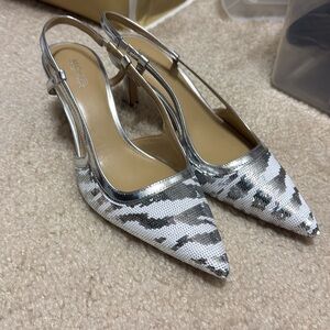 Kitten pumps